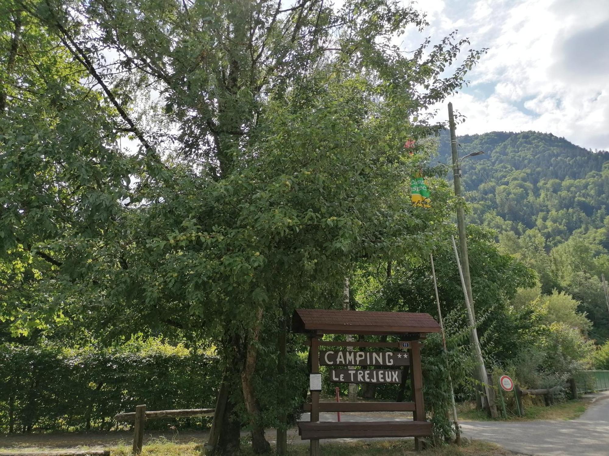 Camping Le Trejeux - Petit Chalet Thones Ngoại thất bức ảnh